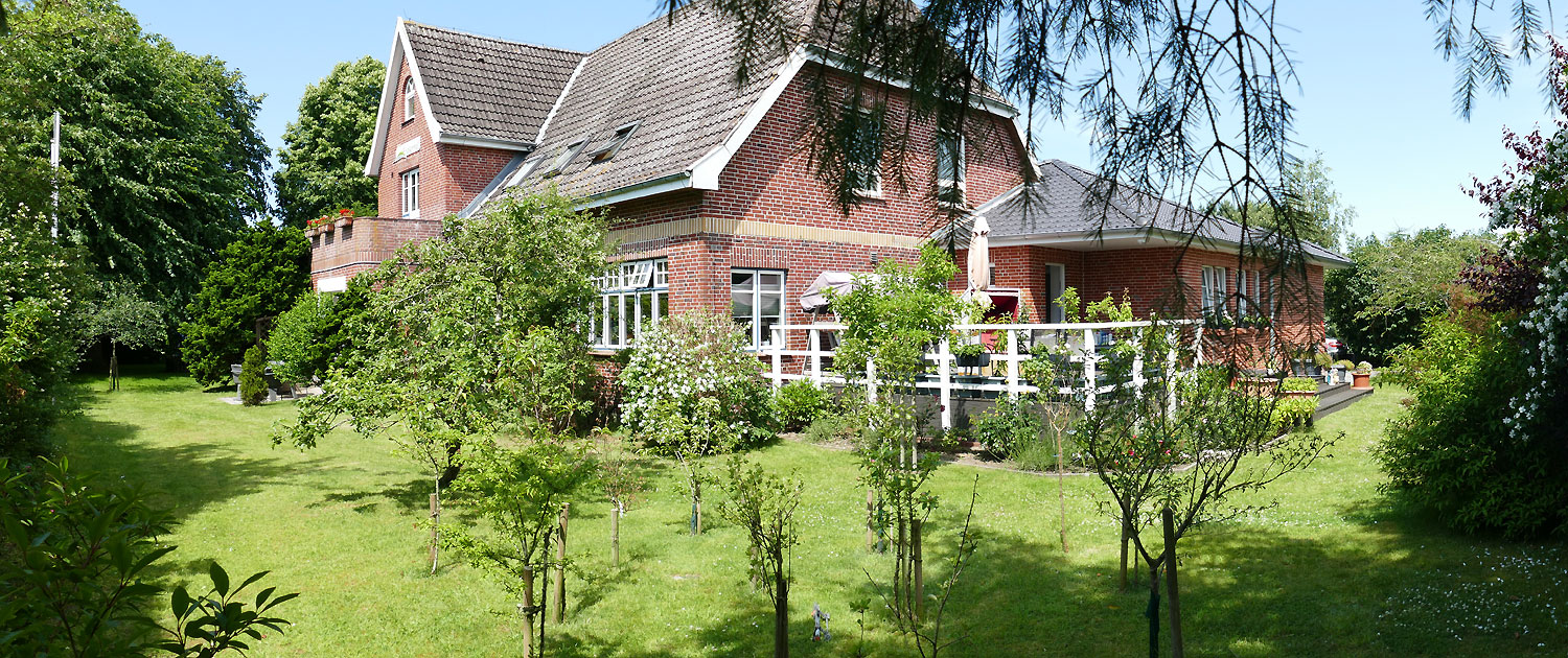 Hotel-Friesenhof Nieblum Insel Foehr Aussenansicht Garten Hotelansicht