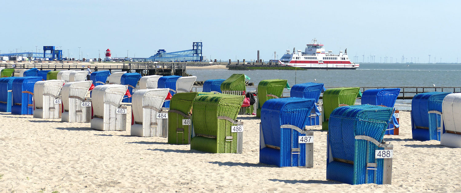 Hotel-Friesenhof Nieblum Insel Foehr Faehre Hafen Strandkoerbe Strand