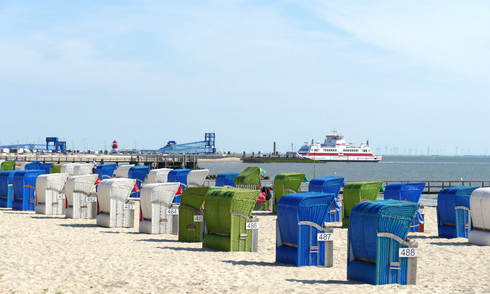 Hotel-Friesenhof Nieblum Insel Foehr Hafen Faehre Strand Strandkoerbe